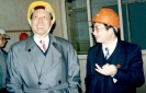 1997年4月3日，第九、十屆全國人大常委會副委員長、化工部副部長成思危（左一）蒞臨公司視察。